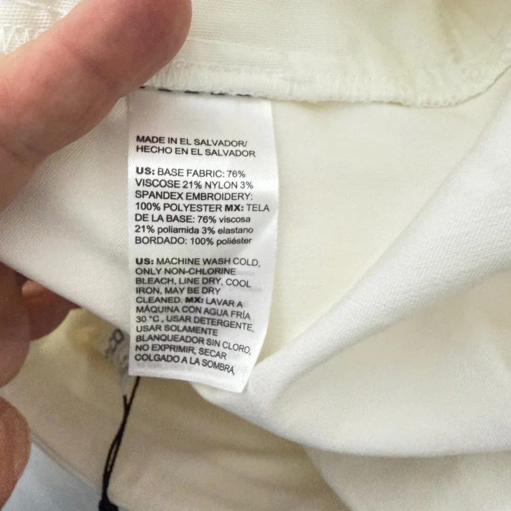 Chico's So Slimming Brigitte Scallop Shorts Womens 2.5 US 14 White Alabaster